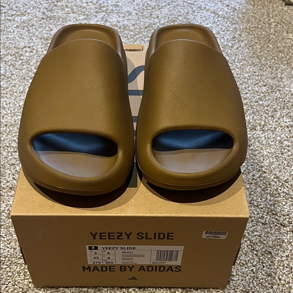 Adidas Yeezy Slide in Earthy Brown